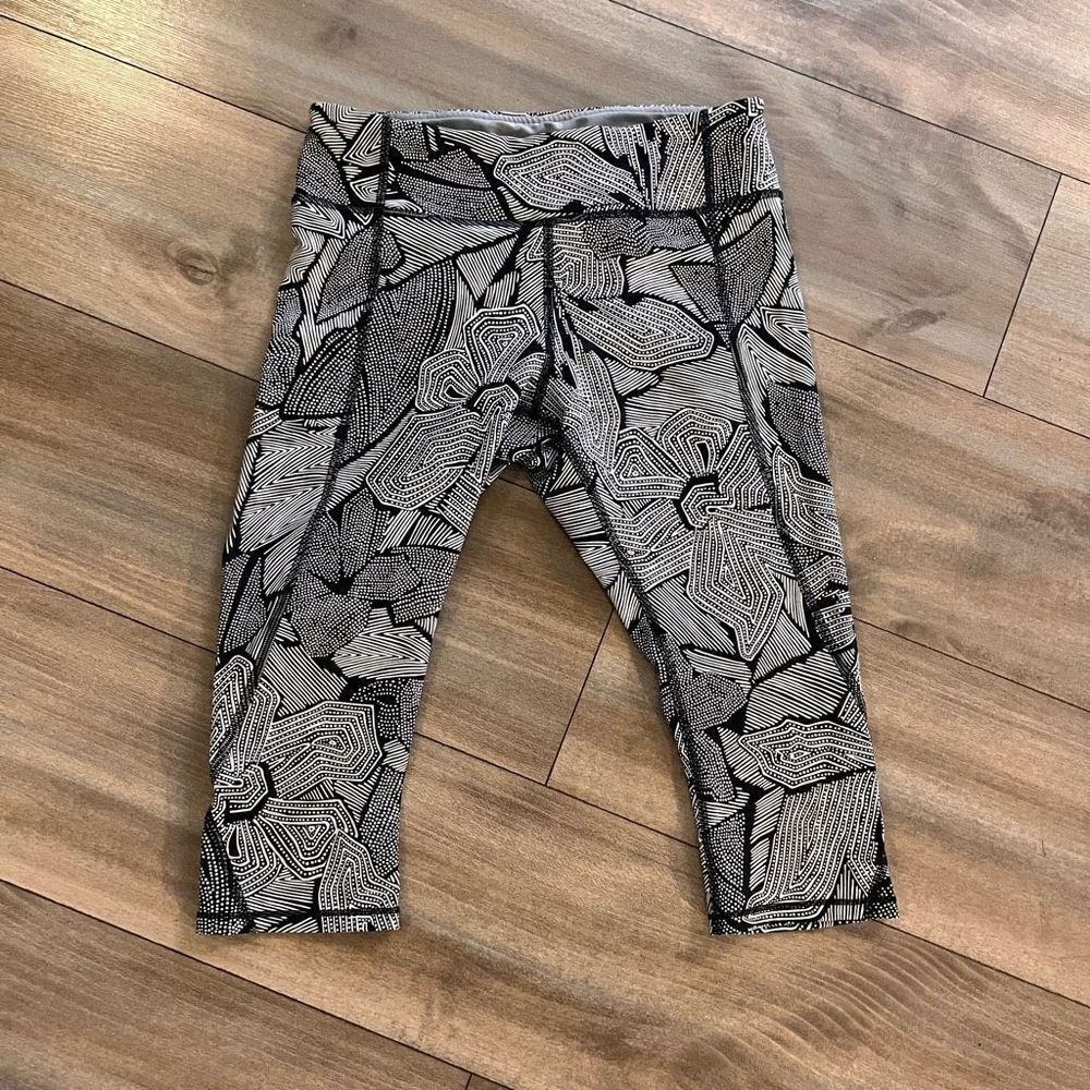 Lululemon Black Athletic‎ Pattern Leggings Women 8